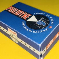 [:nl]Doosje Philidyne knijpkat[:en]Box for the Philidyne dynamo flashlight Philips[:]